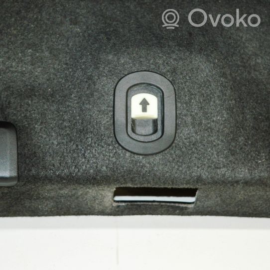 Audi A4 S4 B9 Poszycie / Tapicerka tylnej klapy bagażnika 8W5867975N