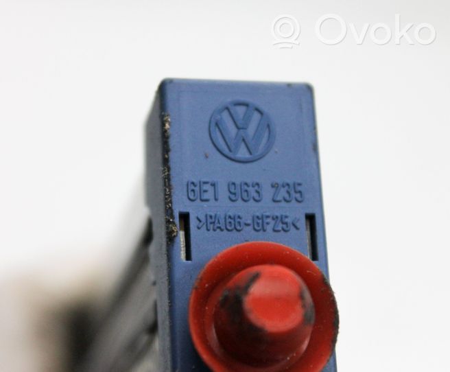 Volkswagen PASSAT B5 Sähköinen ohjaamon lämmittimen säteilylämmitin 6E1963235