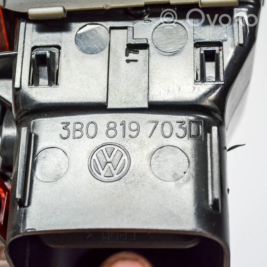Volkswagen PASSAT B5 Dysze / Kratki nawiewu deski rozdzielczej 3B0819703D