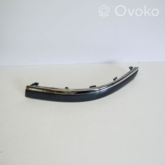 Volkswagen PASSAT B5 Apdailinė priekinio bamperio juosta 3B0807655