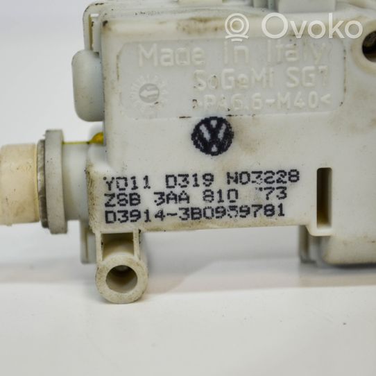 Volkswagen PASSAT B7 Serratura del tappo del serbatoio del carburante 3B09597813AA810773