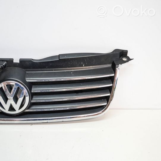 Volkswagen PASSAT B5 Etusäleikkö 3B0853651L