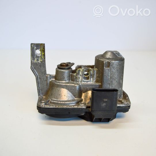 Volkswagen PASSAT B8 Intake manifold valve actuator/motor 5Q0253691H