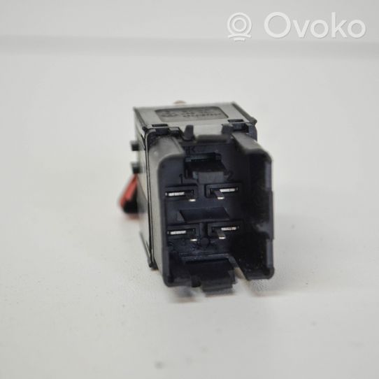 Volkswagen Eos Przycisk świateł awaryjnych 1Q0953509