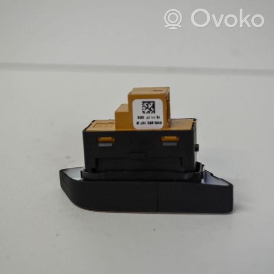 Audi A4 S4 B9 Central locking switch button 8W0962107B