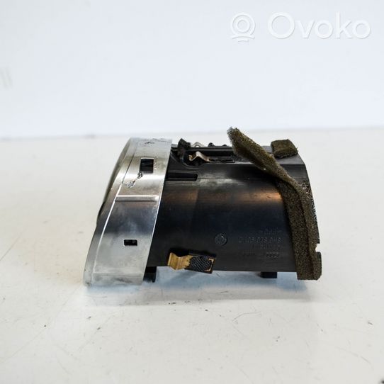 Audi A4 S4 B6 8E 8H Kojelaudan tuuletussuuttimen suojalista 8H0820901D