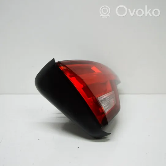 Audi A4 S4 B9 Lampy tylnej klapy bagażnika 8W9945075A