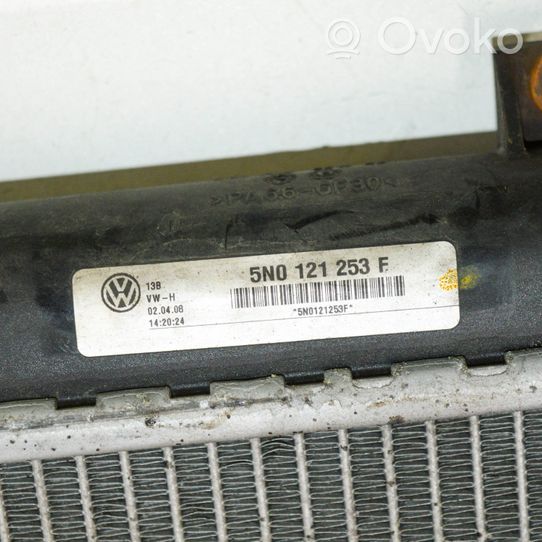 Volkswagen Tiguan Aušinimo skysčio radiatorius 5N0121253F