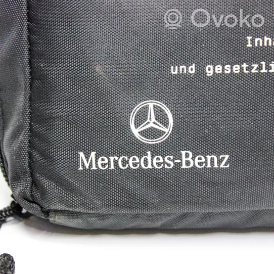 Mercedes-Benz C W205 Apteczka pierwszej pomocy 