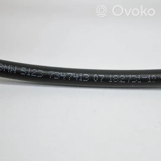 BMW 5 G30 G31 Troselis variklio dangčio spynos 7347413