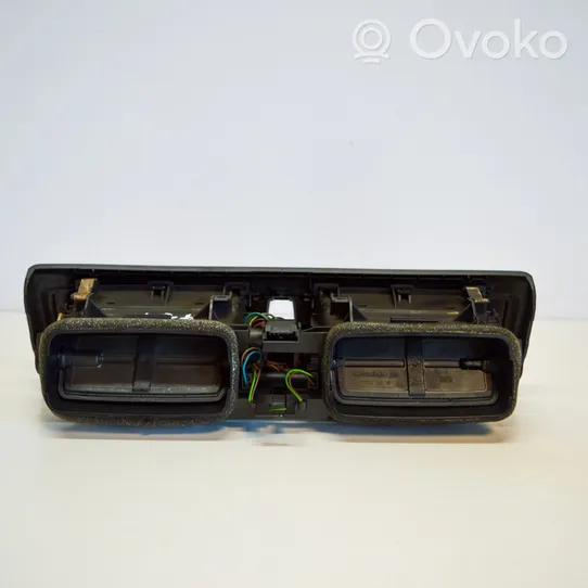 BMW 1 F20 F21 Lango oro grotelės 9207116