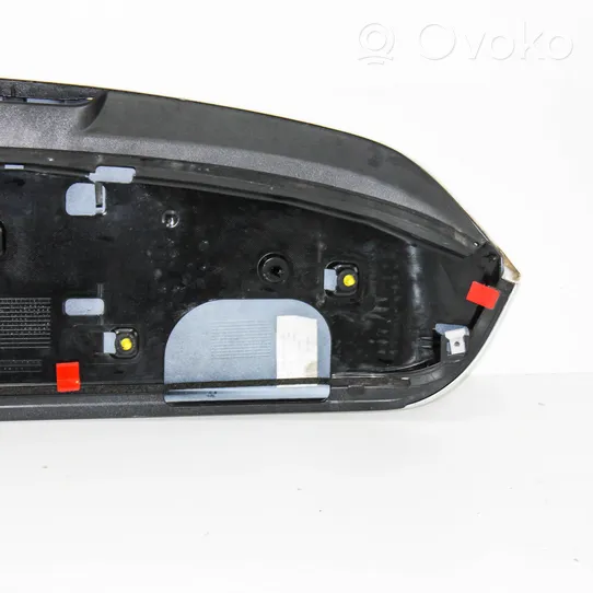 Audi Q3 8U Spoilera aizmugurējais vāks 8U0827933A