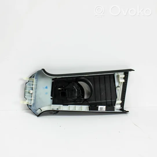 Audi Q3 8U B-pilarin verhoilu (yläosa) 8U0867244C