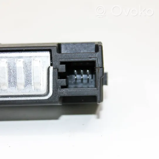 Audi A4 S4 B9 USB savienotājs 8W0035708A