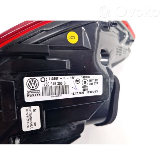 Volkswagen Touareg III Lampa tylna 760945208C