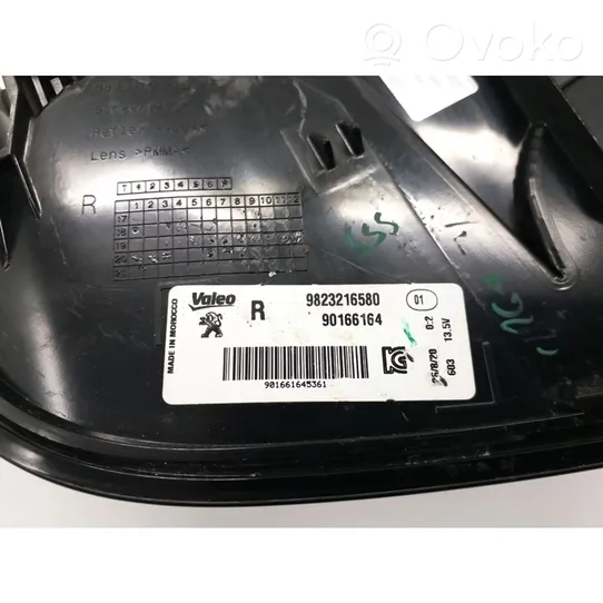 Peugeot 208 Lampa tylna 9823216580