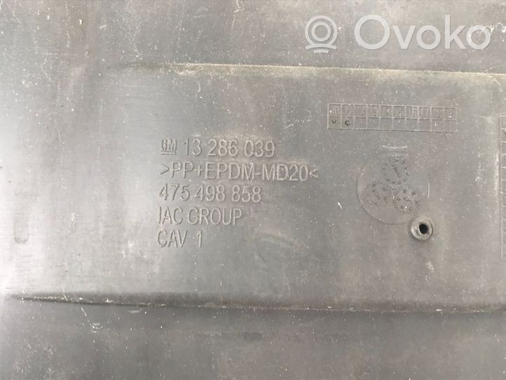 Opel Corsa D Apdailinė priekinio bamperio juosta 13286039