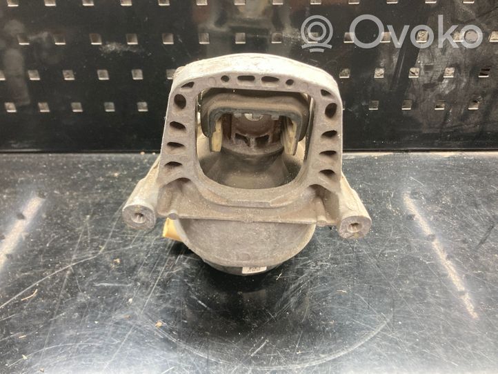 Audi A5 Soporte de montaje del motor 8W0199371AT