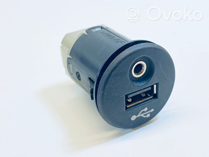 Nissan Note (E11) Connecteur/prise USB 28023BH00A