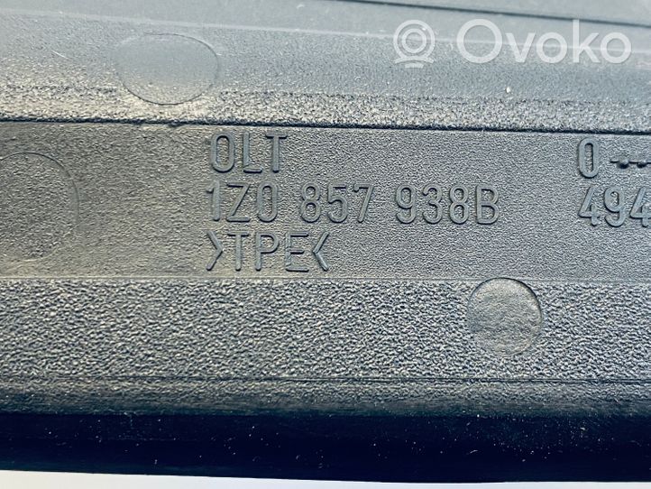 Skoda Octavia Mk2 (1Z) Cassetto/ripiano 1Z0857938B
