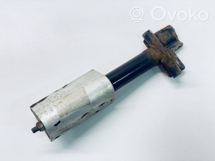 Audi A6 S6 C6 4F Aizmugurē bampera amortizators 4F0807276