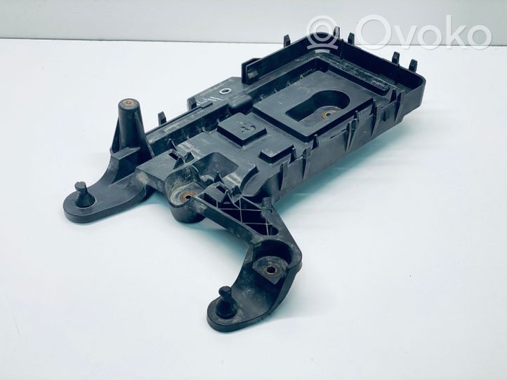 Volkswagen Jetta V Battery tray 1KM915333