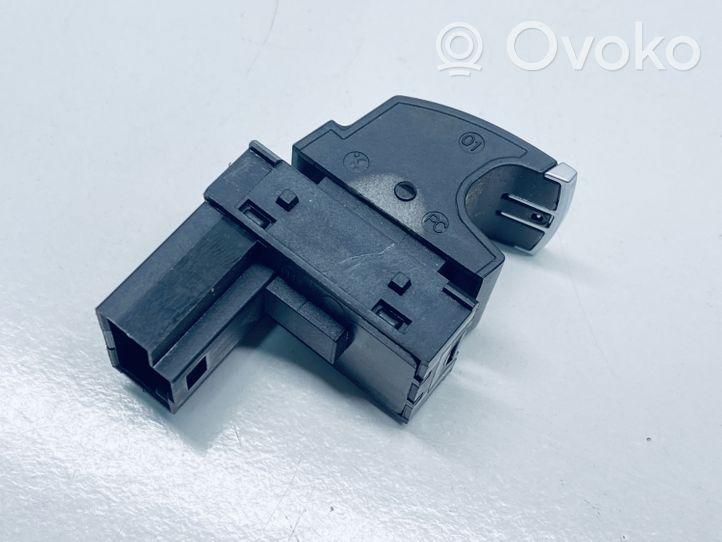 Volkswagen Touareg II Tailgate opening switch 7P6959831