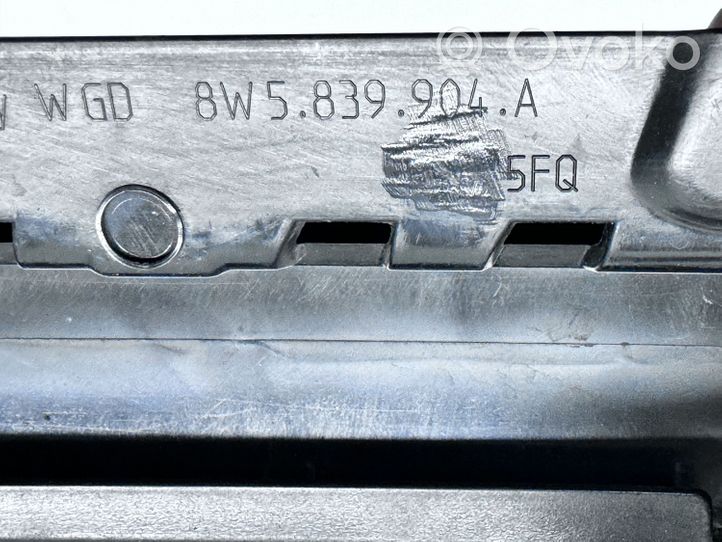 Audi A4 S4 B9 Listwa / Uszczelka szyby drzwi tylnych 8W5839904A