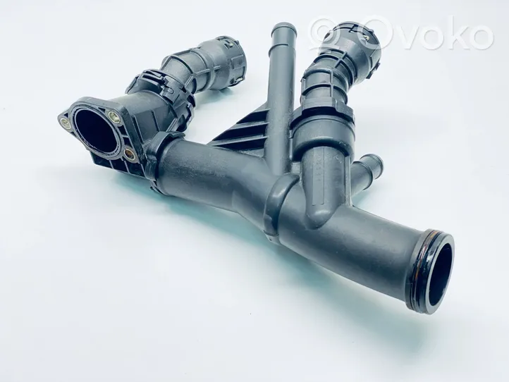 Volkswagen Golf VII Moottorin vesijäähdytyksen putki/letku 04L121026J