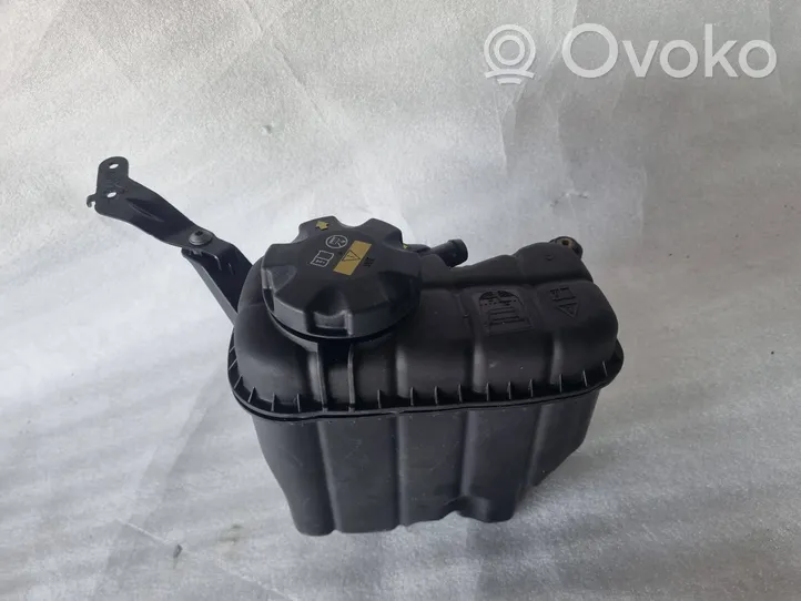 BMW M4 F82 F83 Vase d'expansion / réservoir de liquide de refroidissement 06107101090