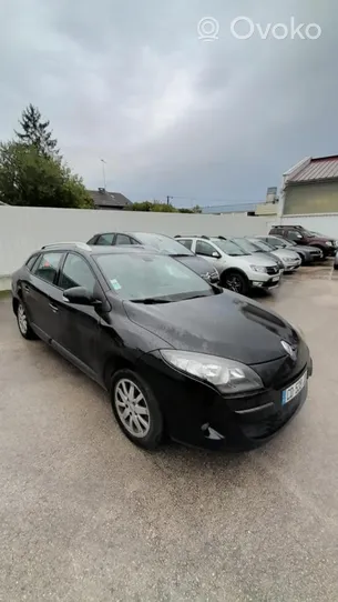 Renault Megane III Fenêtre latérale avant / vitre triangulaire 833060008R