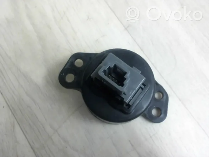 Peugeot 108 Botón interruptor de luz de peligro B000778280