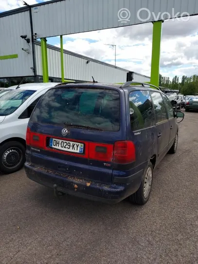 Volkswagen Sharan Radiatorių komplektas 7M3121253B