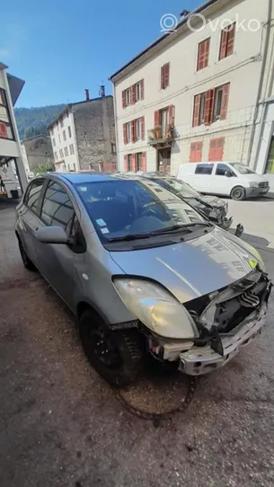 Toyota Yaris Gumowa uszczelka drzwi tylnych / na karoserii 678720D050