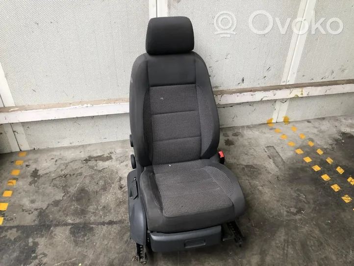 Volkswagen Touran I Fotel przedni pasażera 1K4881106PH