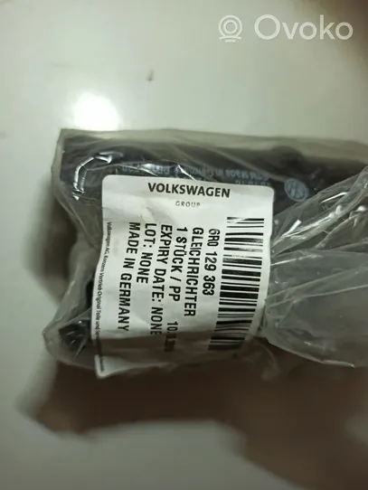 Volkswagen Polo V 6R Mass air flow meter 