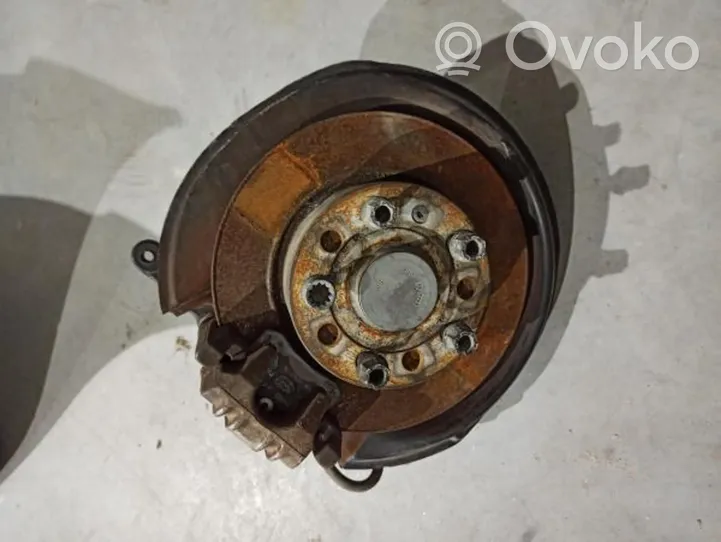 Audi A4 S4 B5 8D Fuso a snodo con mozzo ruota posteriore 