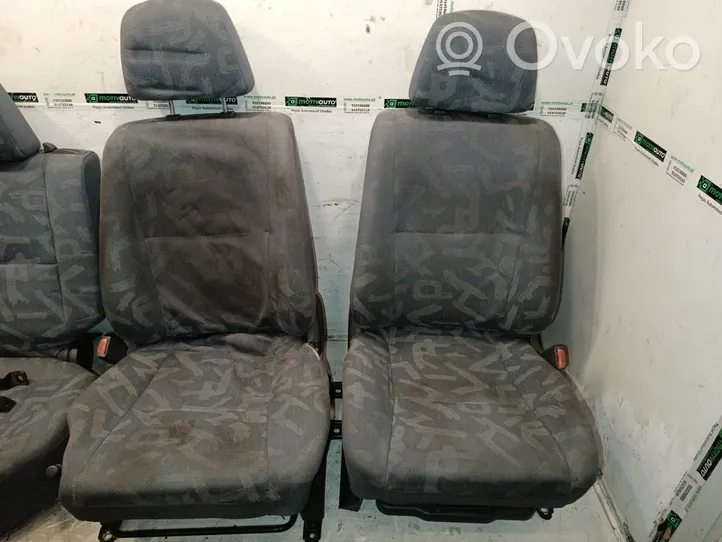 Mitsubishi Space Star Set di rivestimento sedili e portiere 