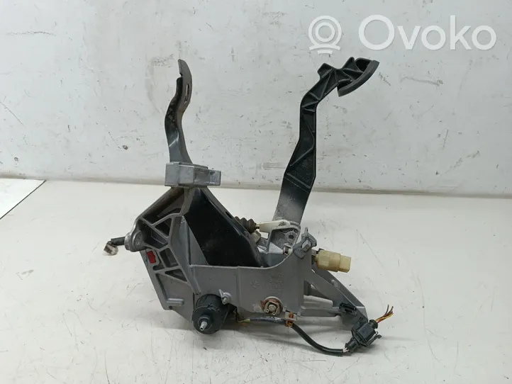 Volkswagen PASSAT B5.5 Pedal assembly 