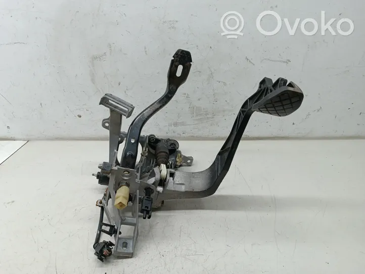 Volkswagen PASSAT B5.5 Pedal assembly 