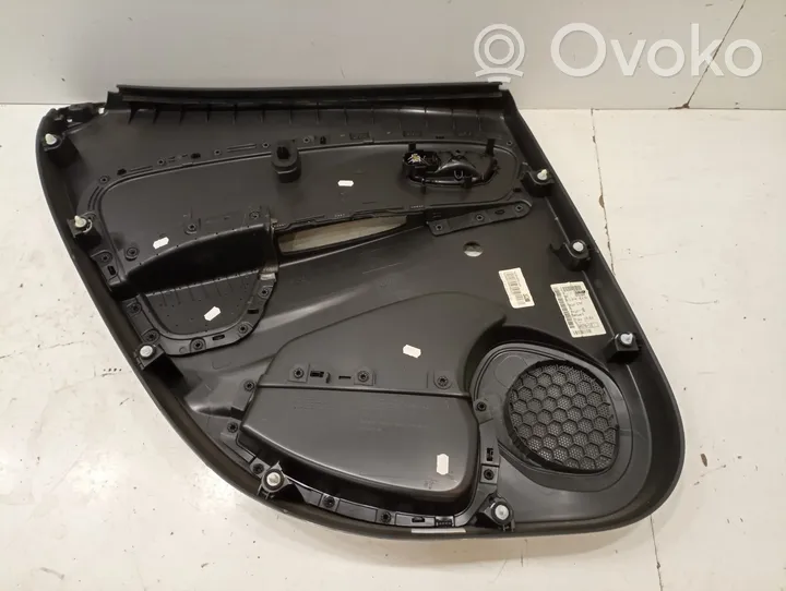 Renault Clio IV Takaoven verhoilu 