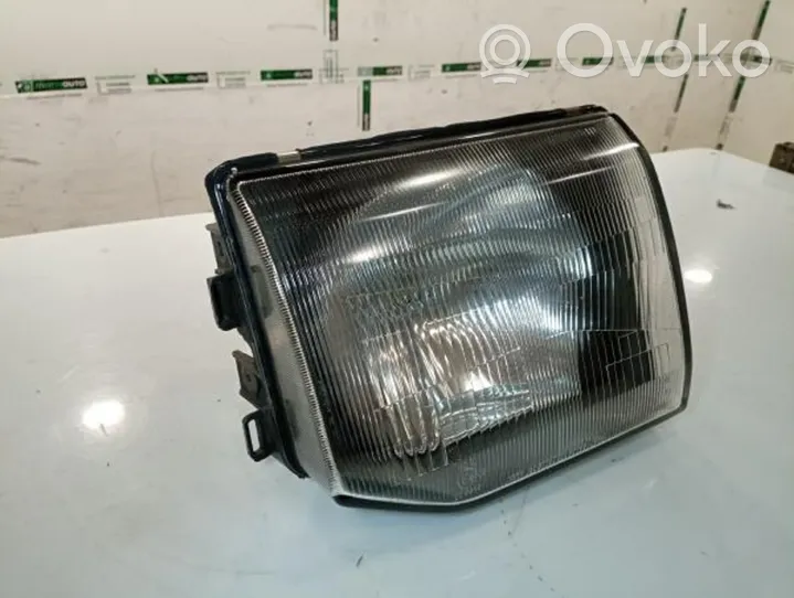 Mitsubishi Pajero Lampa przednia 