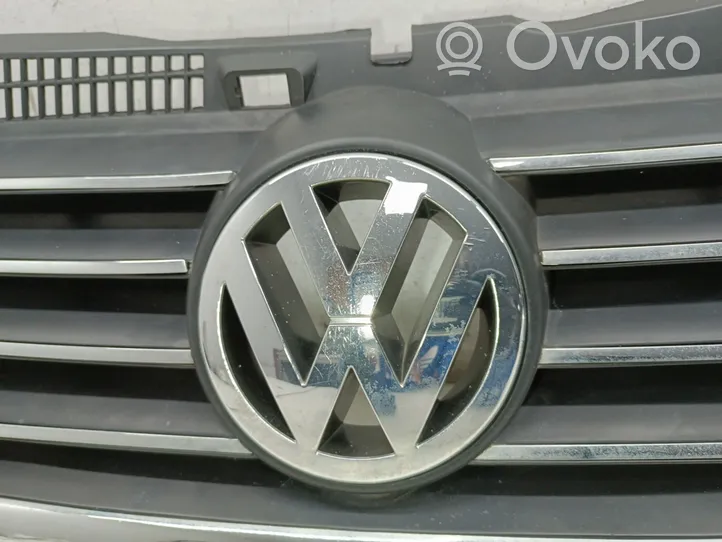 Volkswagen PASSAT B5.5 Griglia anteriore 