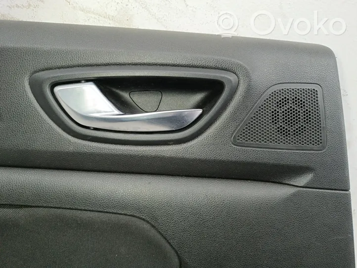 Renault Megane IV Takaoven verhoilu 