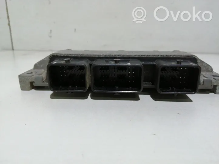 Renault Clio III Calculateur moteur ECU 