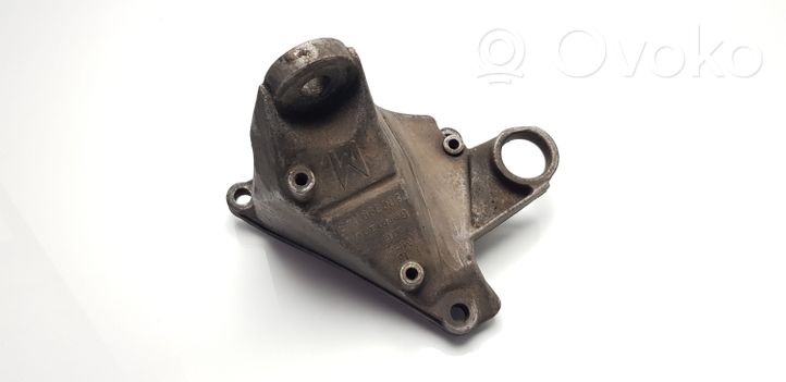 Volkswagen PASSAT B5.5 Supporto di montaggio scatola del cambio 8D0399114S