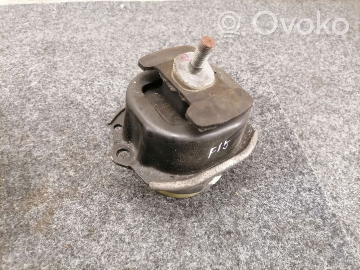 BMW X5 F15 Soporte de montaje del motor 6853103