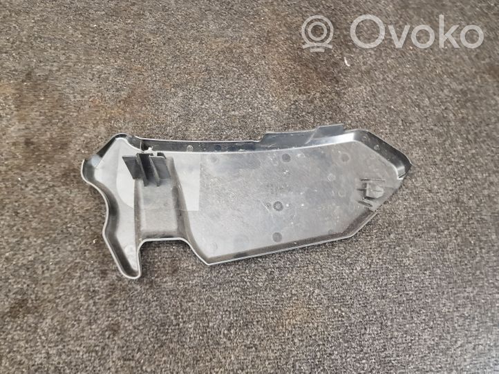 BMW 5 G30 G31 Dangtelis saugiklių dėžės 8578818