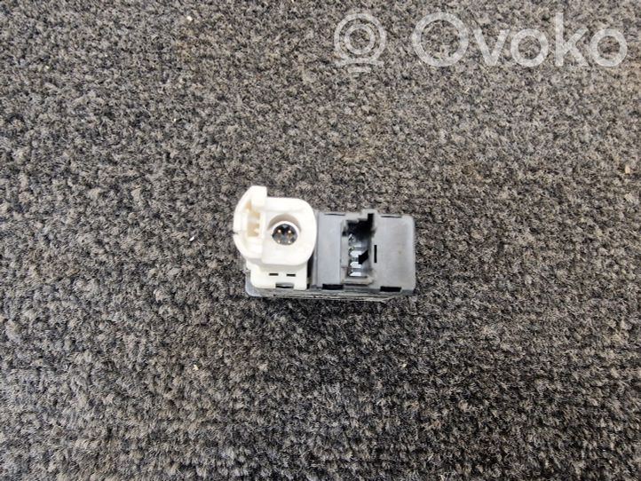 9266607 BMW X4 F26 USB socket connector, 10.99 € | RRR