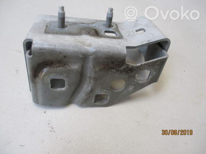 Opel Vivaro Supporto di montaggio del parafango 63140-JY00A